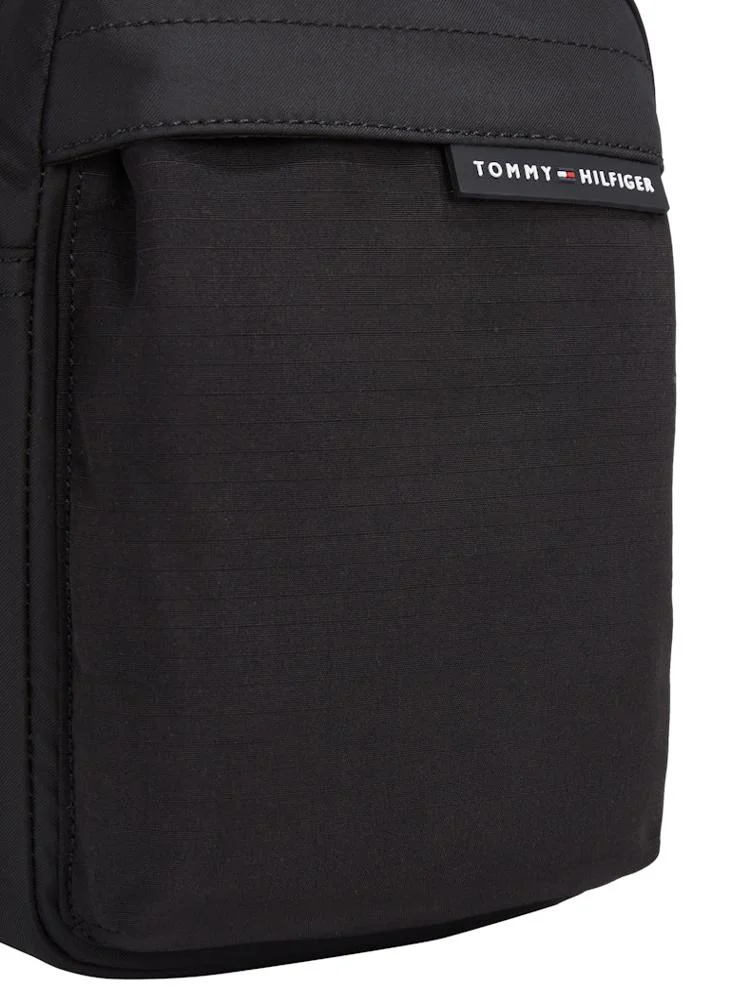 تومي هيلفيغر Logo Detail Element Repreve Messenger Bag