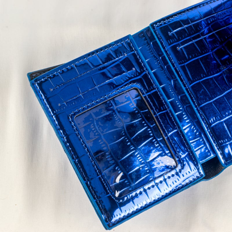 محفظة وحاملة بطاقات جلد لامع أزرق تحتوي على جيوب متعددة للنقود والبطاقات - Image 4