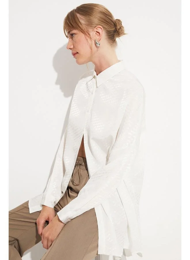 JUNE June Exclusive Women Boyfriend/Wide Fit 100% Viscose Self-Patterned Shirt Ecru