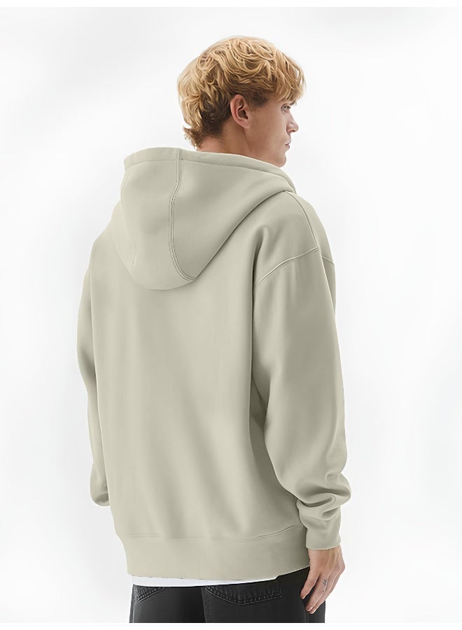 مانياك سويت شيرت رجالي بقلنسوة وسحاب كامل لون كريمي نصف أبيض بقصة فضفاضة من نسيج فرنسي تيري - Image 4