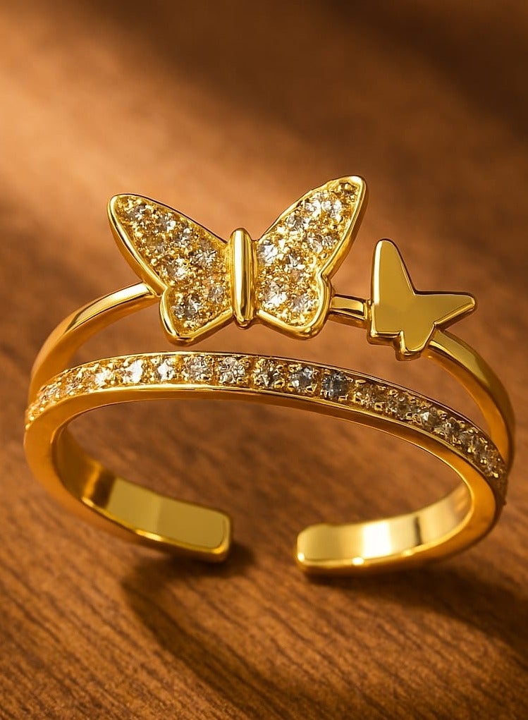 "خاتم الفراشتين الفاخر –  أناقة تنبض بالحياة   بتصميم فريد يجمع ب ين الرقة والتميّز،  مثالي لعاشقات التفاصيل  الراقية والرموز التي تعبّر  عن الأنوثة والانطلاق" - Image 3
