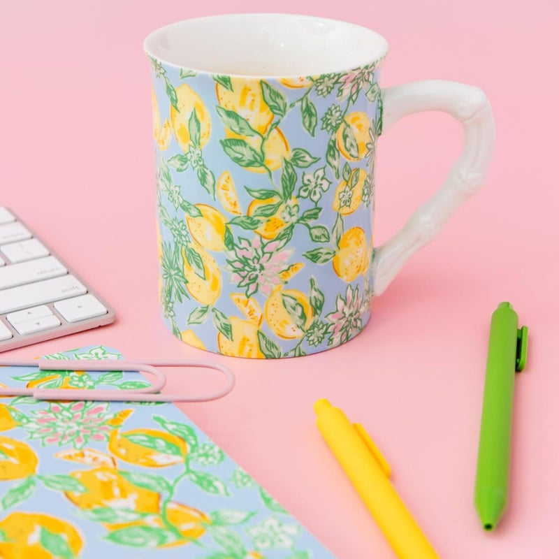 Lilly Pulitzer فنجان قهوة لطيف من ليلي بوليتر مع نمط الليمون، كوب شاي سيراميك مع مقبض من الخيزران، اصنع عصير الليمون - Image 5