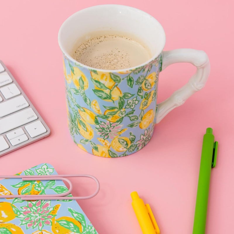Lilly Pulitzer فنجان قهوة لطيف من ليلي بوليتر مع نمط الليمون، كوب شاي سيراميك مع مقبض من الخيزران، اصنع عصير الليمون - Image 4