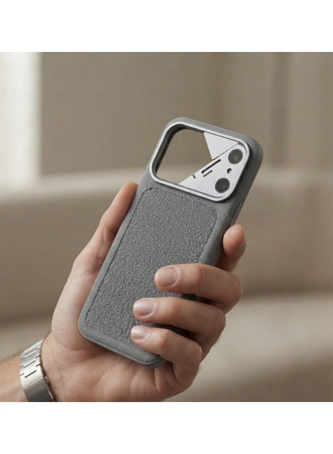 حافظة حماية لهاتف iPhone 17 Pro Max تدعم تقنية MagSafe، بتصميم ثنائي اللون، ومزودة بغطاء لعدسة الكاميرا وملمس مانع للانزلاق لضمان ثبات القبضة. - Image 2