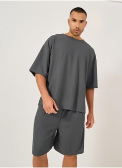Styli Solid Textured Knit Oversized Streetwear T-Shirt and Shorts Set  - Image 2
