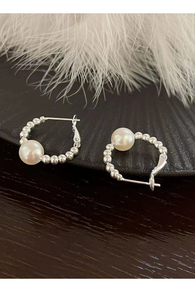 جلوسكي Luxury Pearl  Silver Fragment Hoop Earrings – Elegant Face-Slimming Huggie Hoops, Chic Textured Circle Ear Jewelry - Image 3