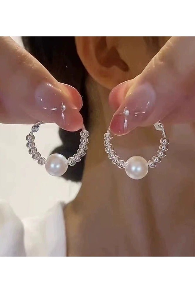 جلوسكي Luxury Pearl  Silver Fragment Hoop Earrings – Elegant Face-Slimming Huggie Hoops, Chic Textured Circle Ear Jewelry - Image 2