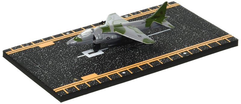 Hot Wings Planes AV8B Harrier Green with Connectible Runway Die Cast Plane - Image 2