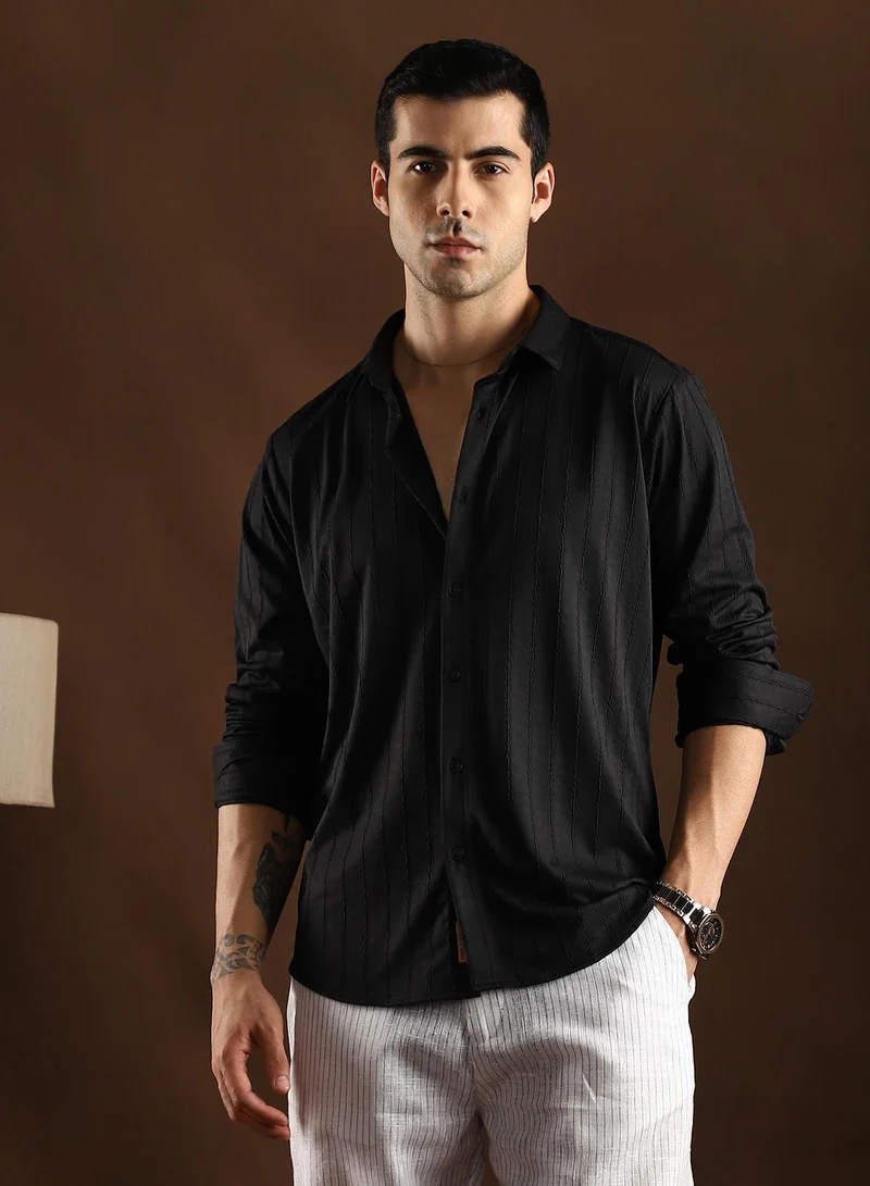 Campus Sutra Men's Onyx Black Spiralknot-Tactile Shirt
