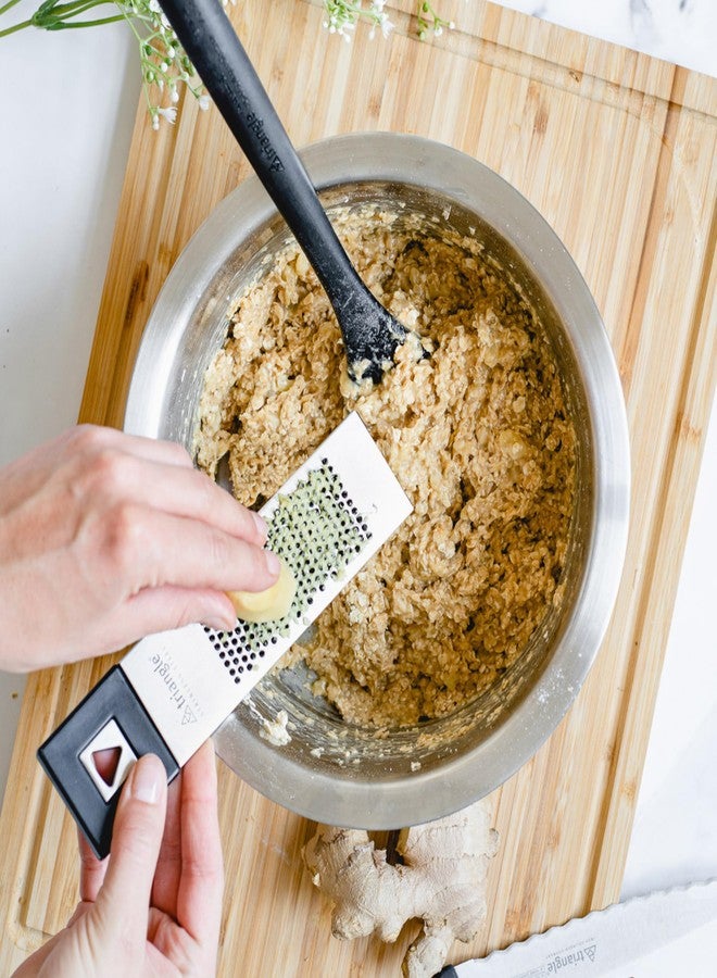 تريانجل مبشرة مثلثة الشكل - مصنوعة من الفولاذ المقاوم للصدأ فائق الحدة مع وعاء تجميع قابل للإزالة من النايلون لبشر سهل ونظيف - تصميم صغير الحجم - آمنة للغسل في غسالة الأطباق - Image 3