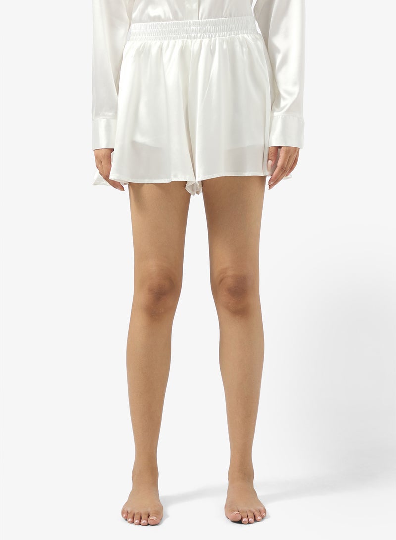 جينجر طقم بيجامة ساتان بأزرار و شورت - Image 4