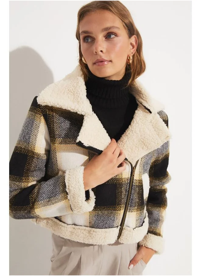 جون June Fur Lined Plaid Patterned Coat Mustard