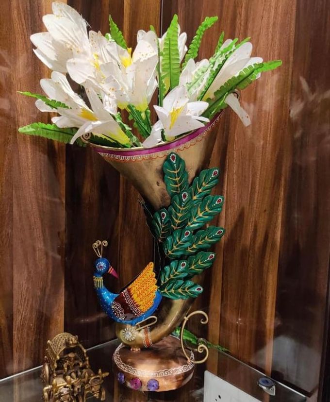 IRON PEACOCK FLOWER VASE SCULPTURE MULTICOLOUR WALL MOUNT 11X6X20 INCH DRAWINGROOM NATURE AND OUTDOORS HANDCRAFTED ALL SEASONS