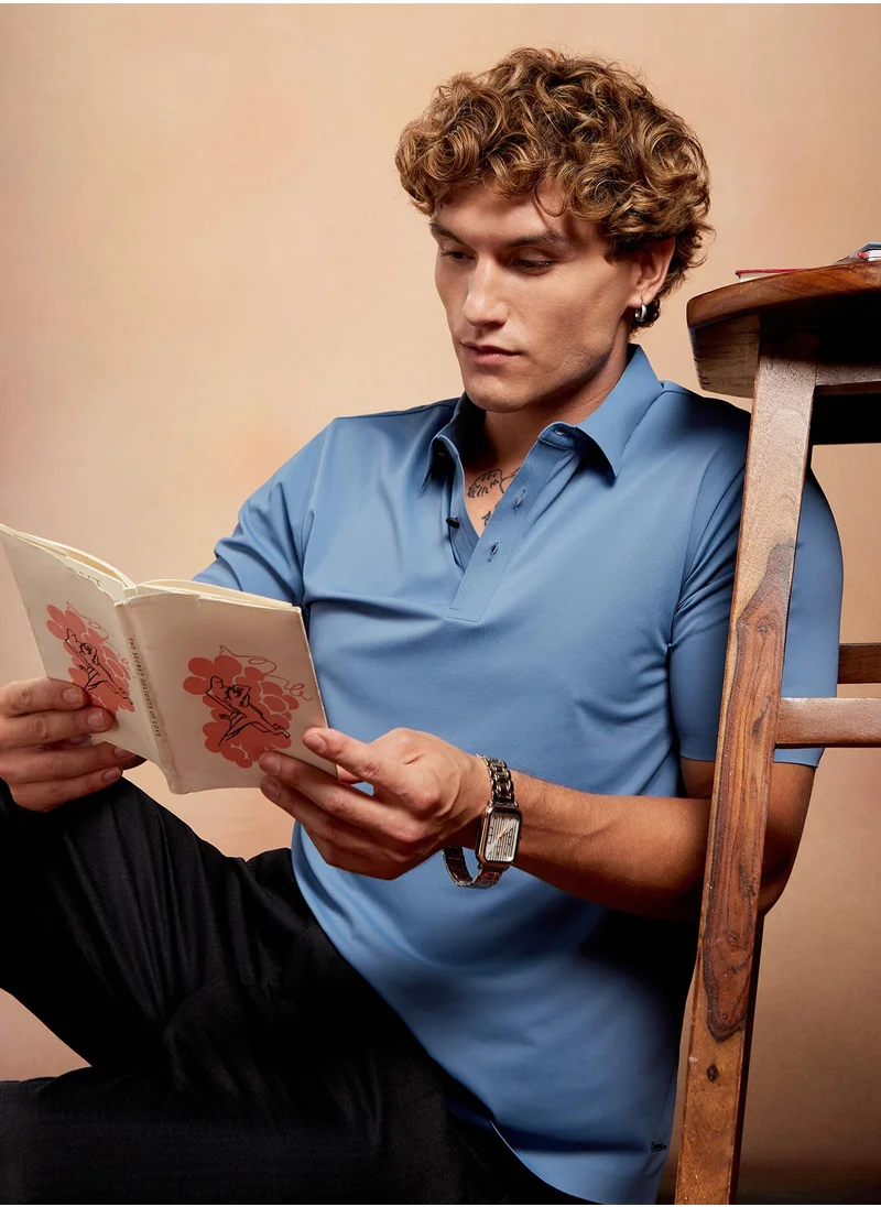 كامبوس سوترا Campus Sutra Men's Powder Blue Seamless Solid Polo T-Shirt For Casual Wear | Polo Neck | Short Regular Sleeves | Half-Button Closure | T-Shirt Crafted With Comfort Fit For Everyday Wear