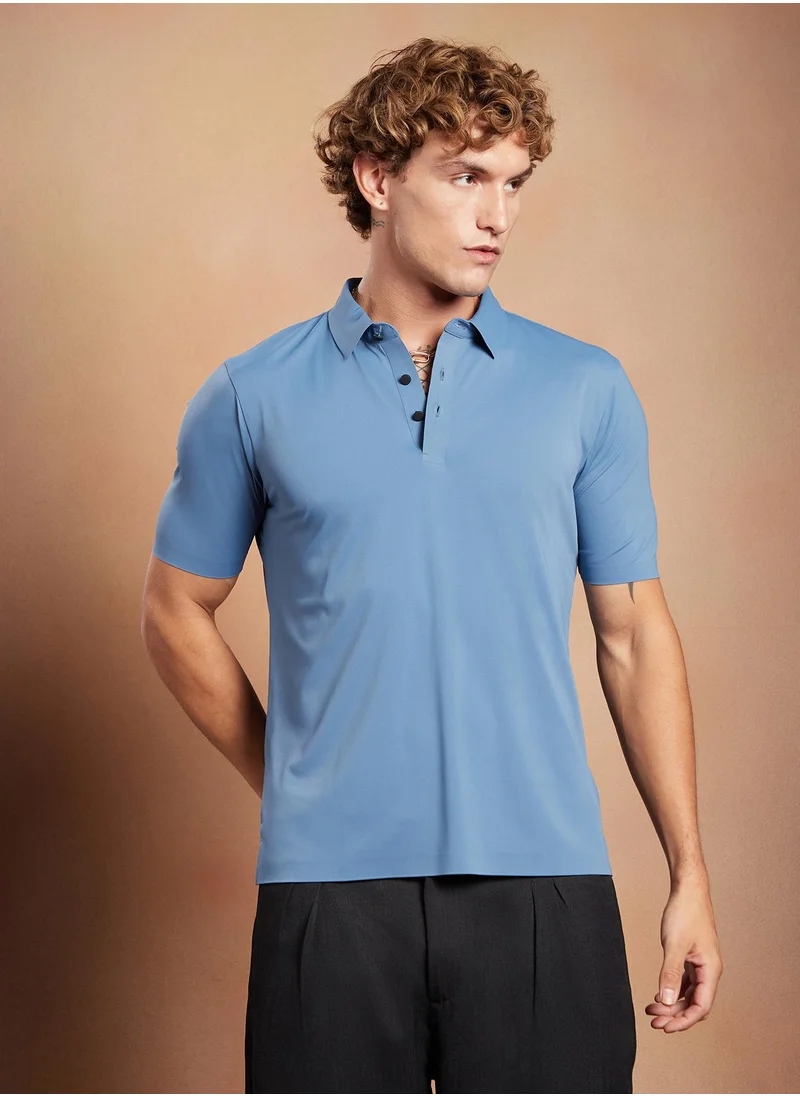 كامبوس سوترا Campus Sutra Men's Powder Blue Seamless Solid Polo T-Shirt For Casual Wear | Polo Neck | Short Regular Sleeves | Half-Button Closure | T-Shirt Crafted With Comfort Fit For Everyday Wear