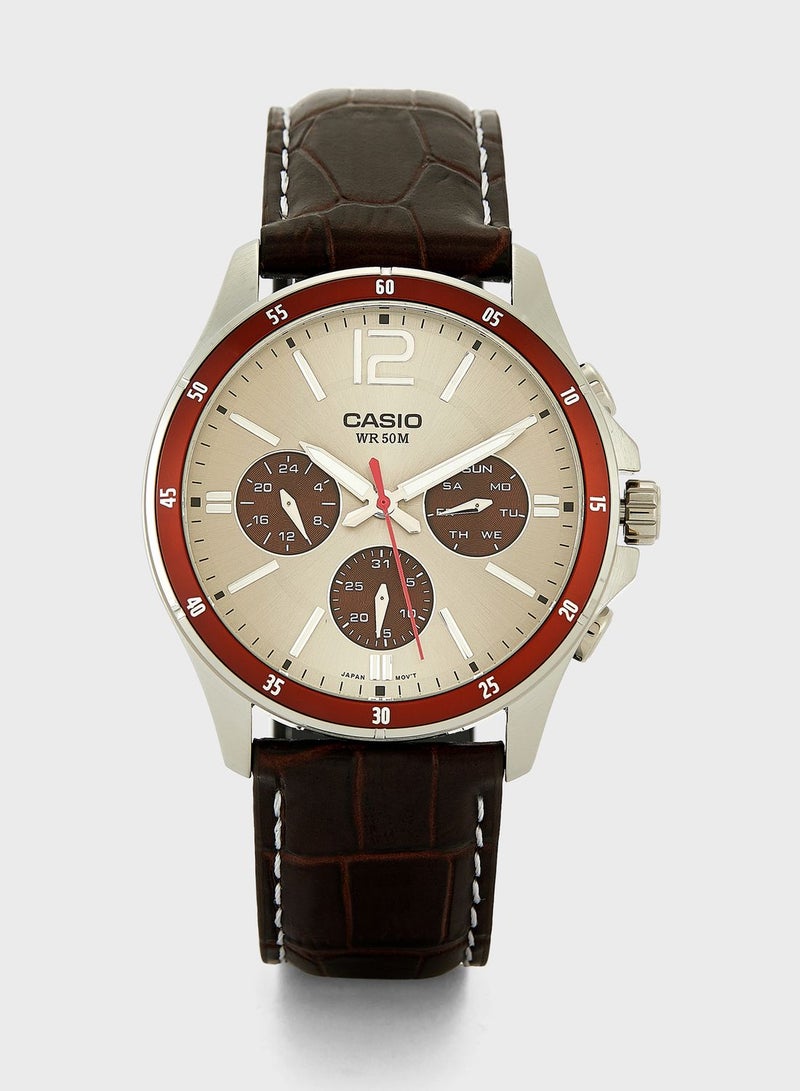 كاسيو ساعة تناظرية بحزام جلد صناعي - Image 1