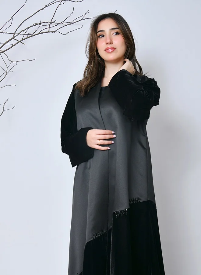 عبايات حوراء عباية مخمل وساتان فاخرة بتصميم عصري – أناقة راقية للمناسبات