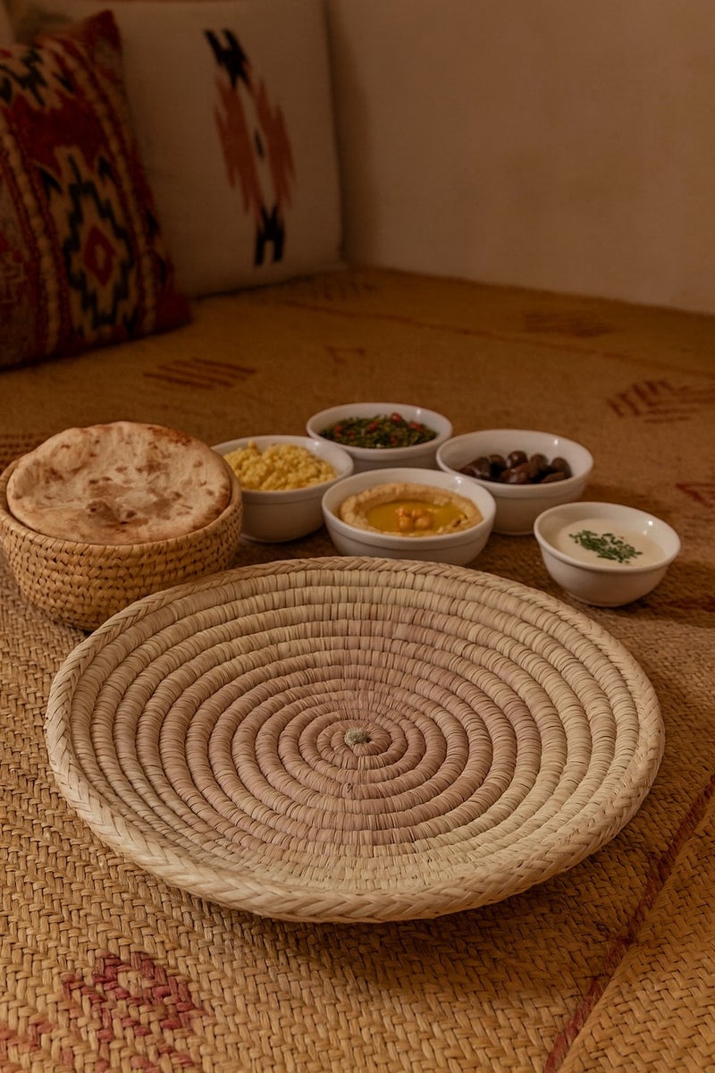 bilutih Heritage palm frond wicker plate, beige - Image 1