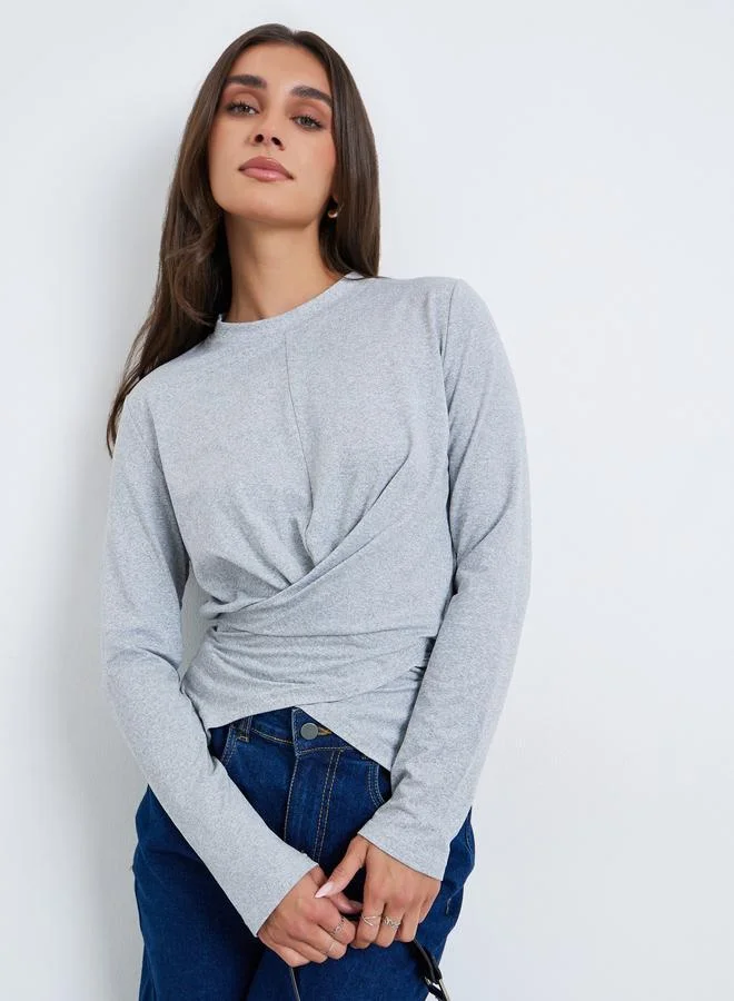 ستايلي بلوزة بنمط لف وأكمام طويلة