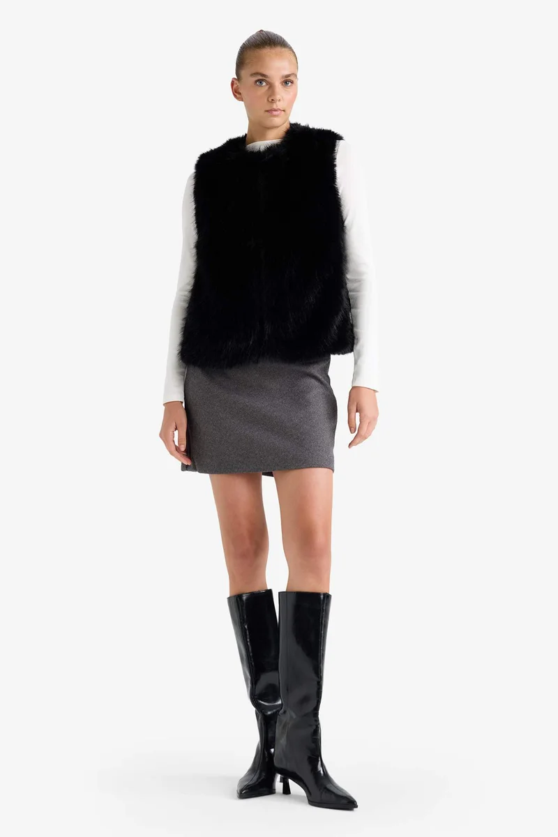 ديفاكتو Regular Fit Faux Fur Vest