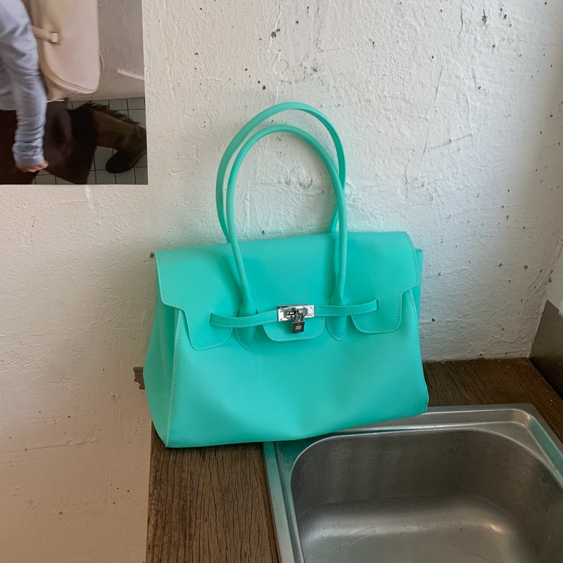 حقيبة كتف نسائية من PVC بتصميم كيلي، سعة كبيرة - Image 3