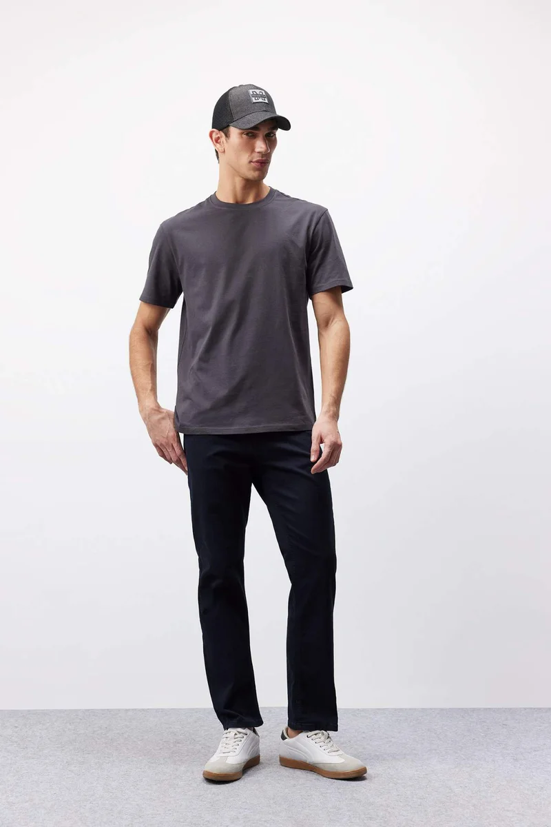 ديفاكتو New Regular Fit Crew Neck Basic T-shirt