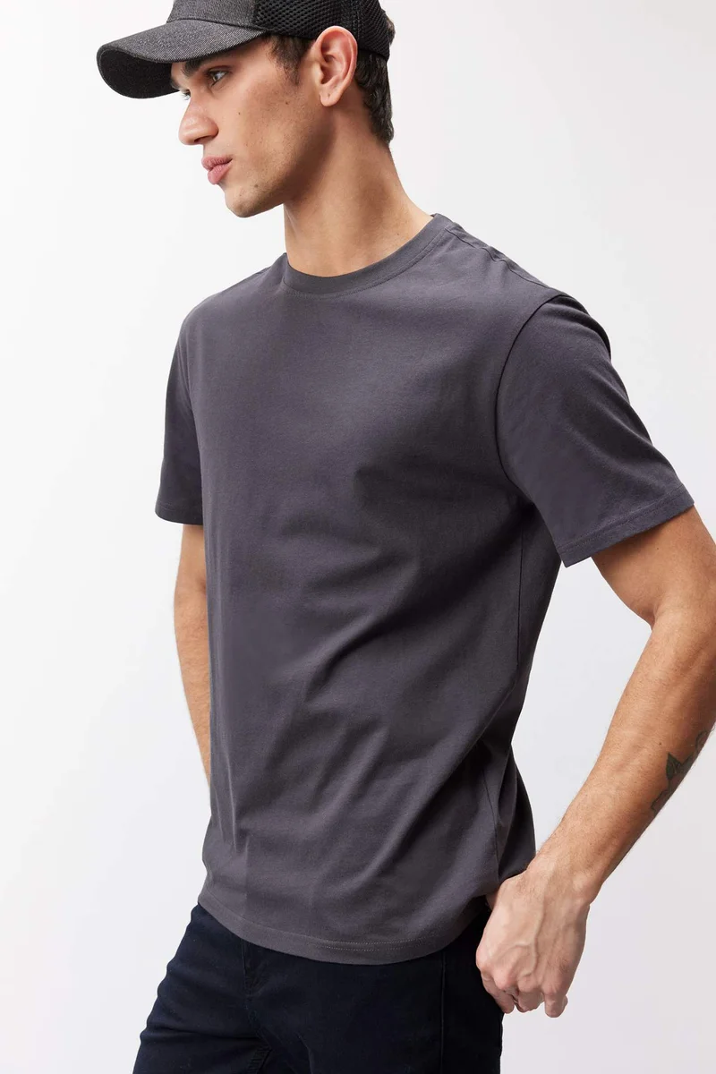 ديفاكتو New Regular Fit Crew Neck Basic T-shirt