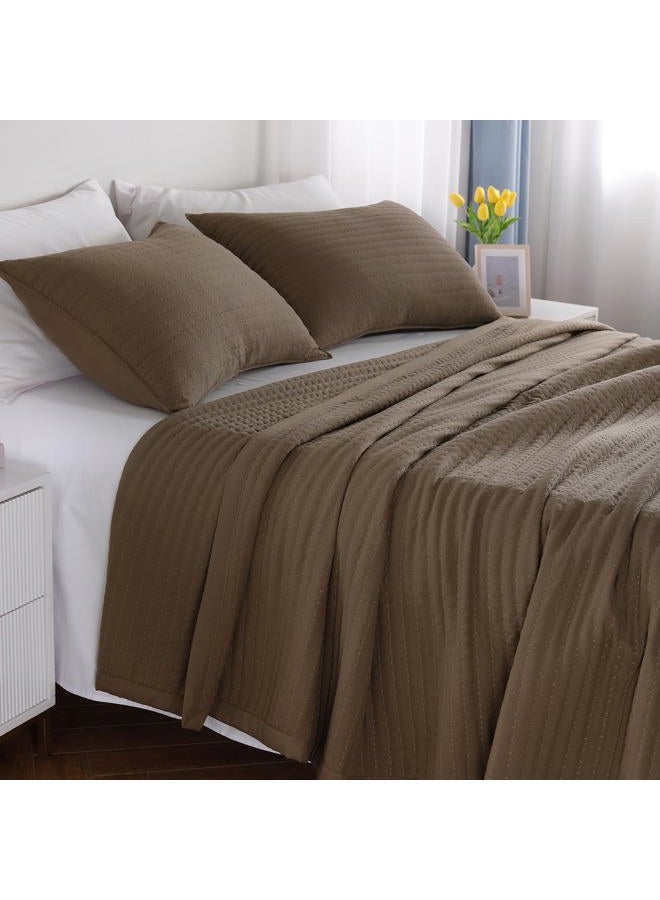 DAWNDIOR Max Oversized California King Quilt Set – 112"x106" Soft Washed 3-Layer Lightweight Bedspread with Multi-Lock Quilting, Minimalist Nordic Bedding, All-Season Quilt Set (1 Quilt + 2 Pillow Shams)Cub - Image 1