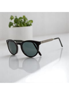Authentic Armando Cavalli sunglasses, crafted from carefully selected premium acetate for a luxurious look and longevity with extensive use. This model combines modernity and classic style, with a raw black acetate front and silver -plated metal temples to complete your luxury look. Comes with premium polymer lenses offer UV400 protection in a grey