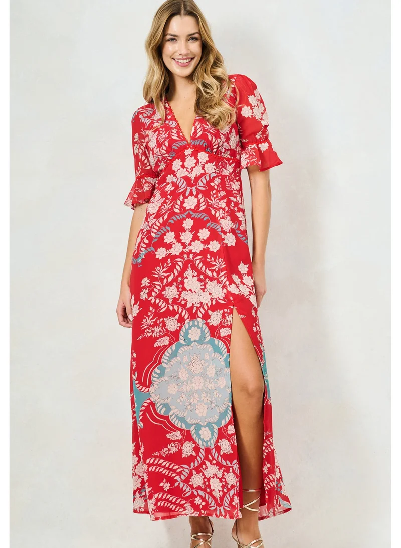 هوب اند ايفي فستان ماكسي بفتحة فخذ وأكمام مكشكشة وزخرفة دانتيل