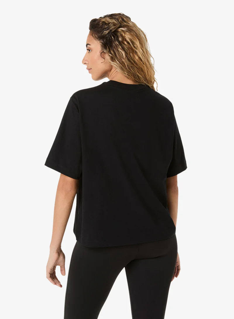 اسيكس تيشيرت بشعار مطرز حلزوني