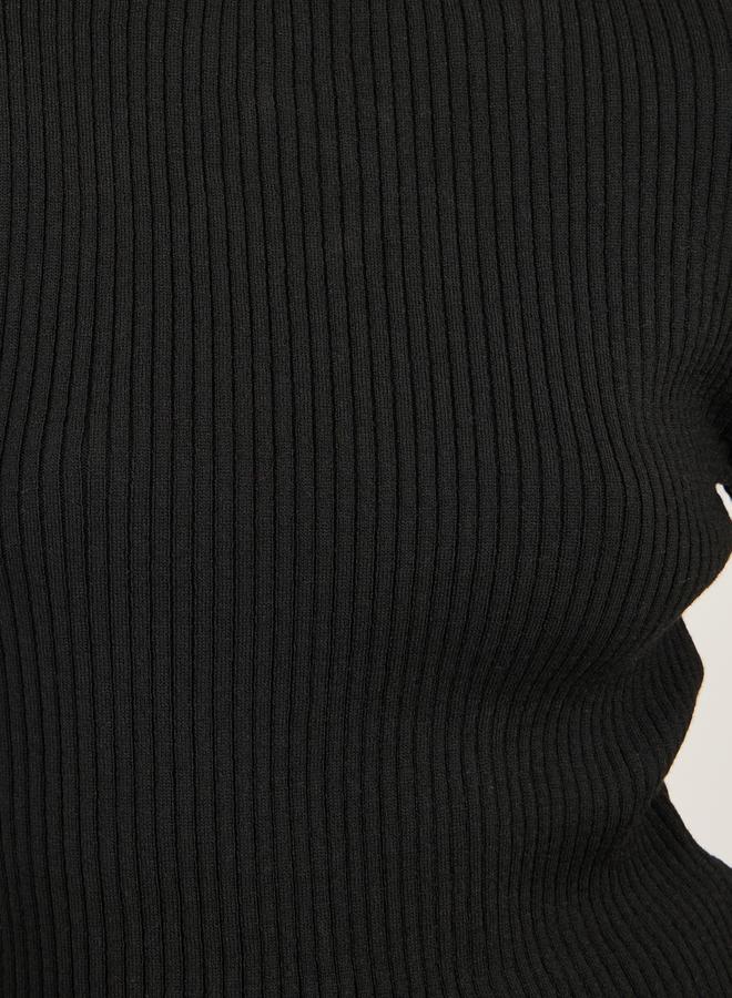 ستايلي سويتر مَجسم بتفاصيل مُضلعة وياقة عالية - Image 4