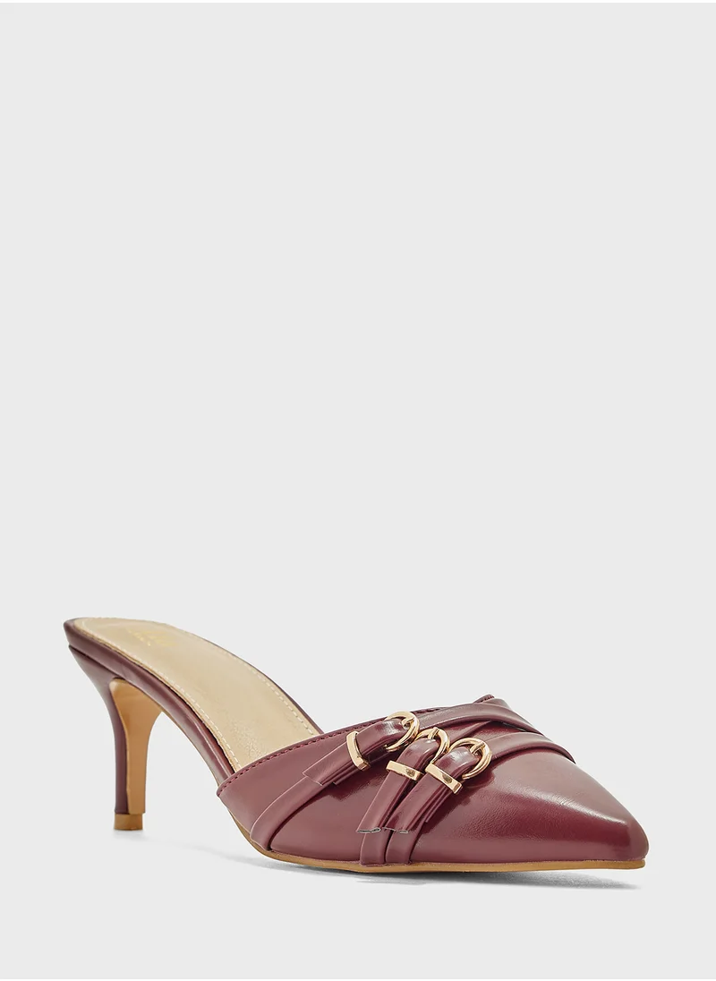 ايلا Buckle Detail Pointy Pump