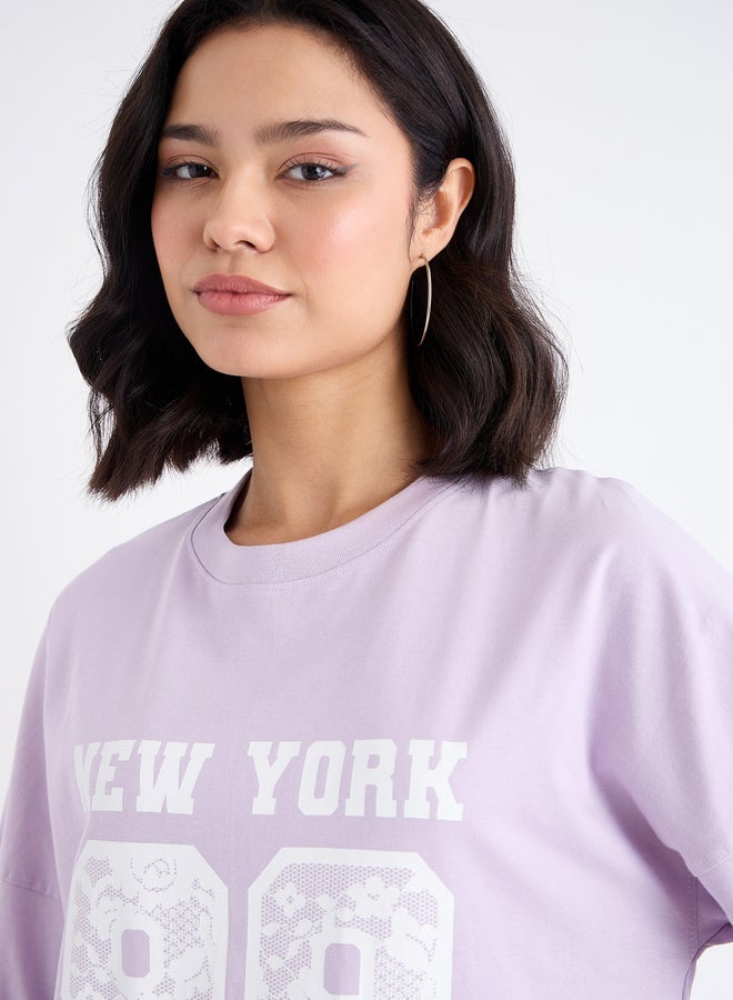 ستايلي تيشيرت نسائي ليلاك برسومات كبيرة بكتف ساقط - Image 4
