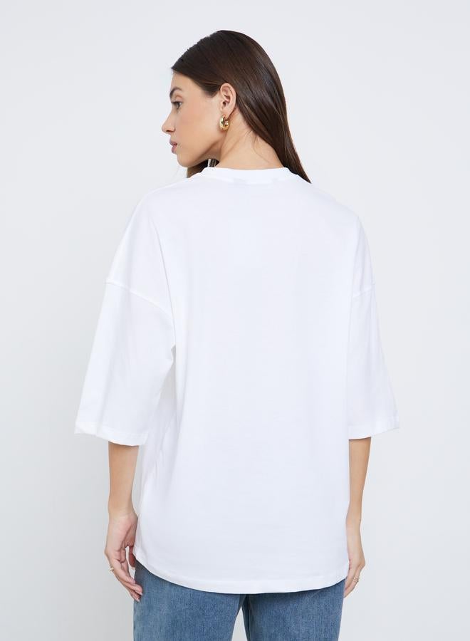 ستايلي تيشيرت واسع مُطرّز بكتابة - Image 4