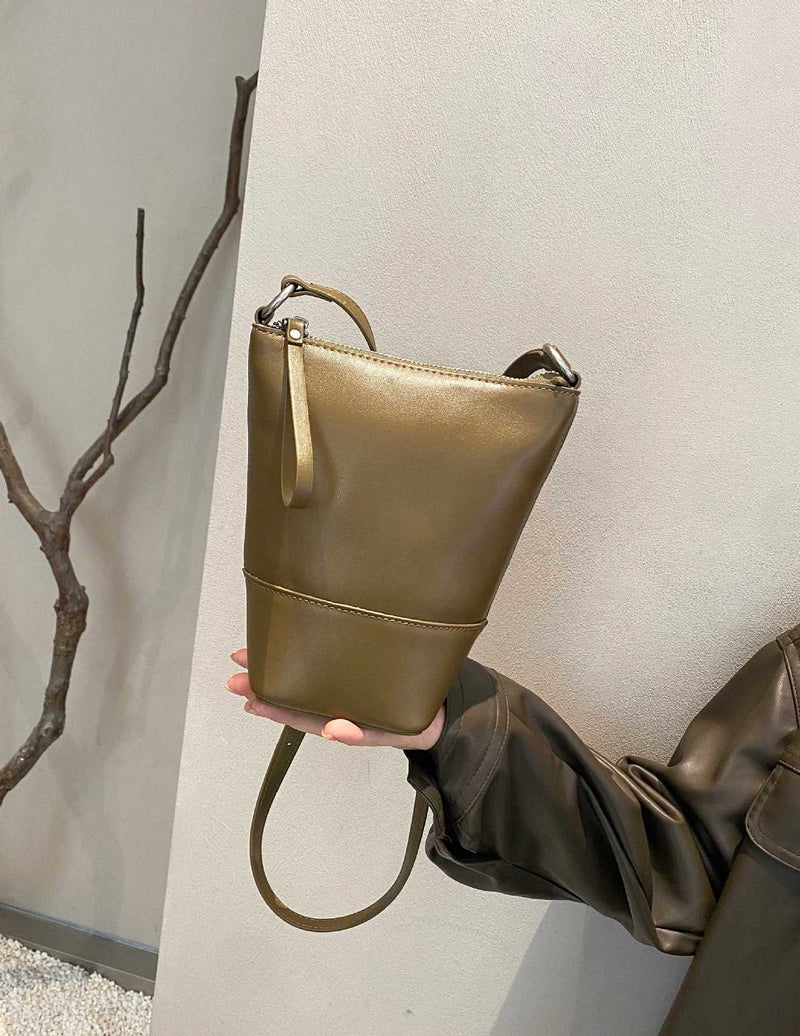 2025 Spring New Retro Top Layer Cowhide Mobile Phone Bag South Korea Fashion All-Match Shoulder Crossbody Bucket Bag - Image 1