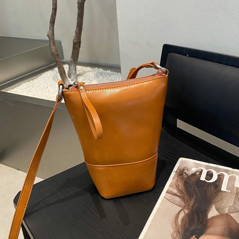 2025 Spring New Retro Top Layer Cowhide Mobile Phone Bag South Korea Fashion All-Match Shoulder Crossbody Bucket Bag - Image 2