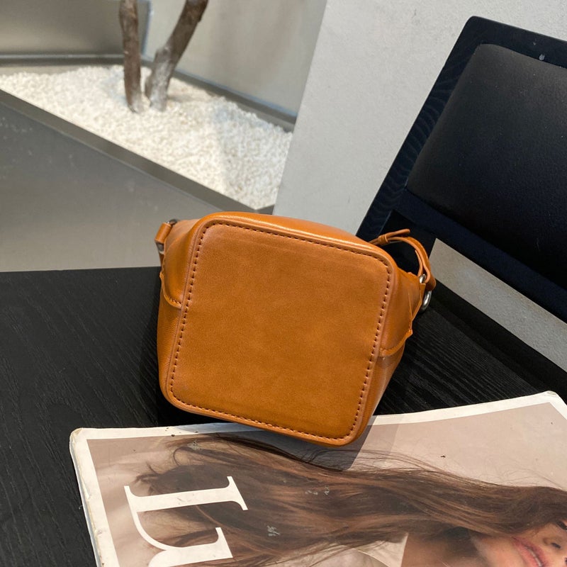 2025 Spring New Retro Top Layer Cowhide Mobile Phone Bag South Korea Fashion All-Match Shoulder Crossbody Bucket Bag - Image 4