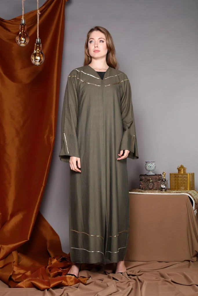 Moistreet Embroidered V-Neck Abaya