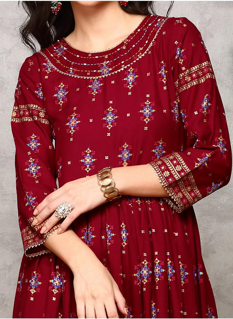 آي شين Anarkali Fit Printed Pattern Round Neck Three-Quarter Sleeves Maroon Colour Woven Cotton Kurta Set for Women with Semi Elastic Closure - A Statement Piece for Every Look