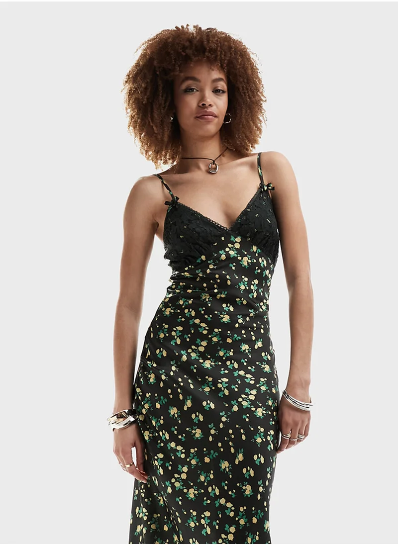 ريكلايمد فينتدج Dloral Lace Detail Dress