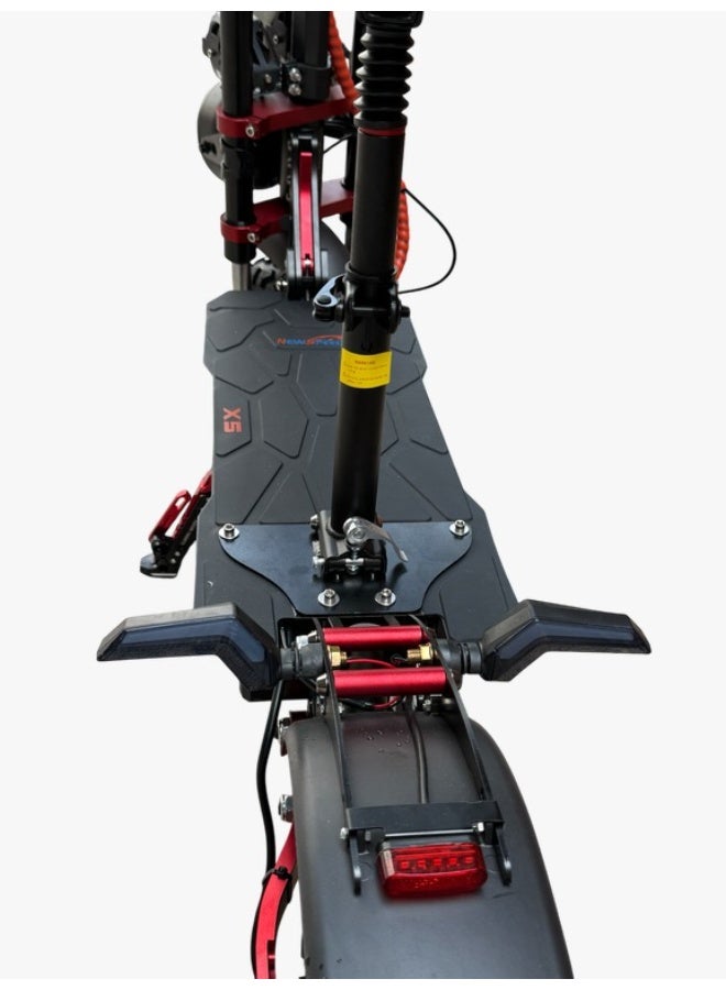 The armored monster scooter with a powerful and fast 1800W motor - Image 5