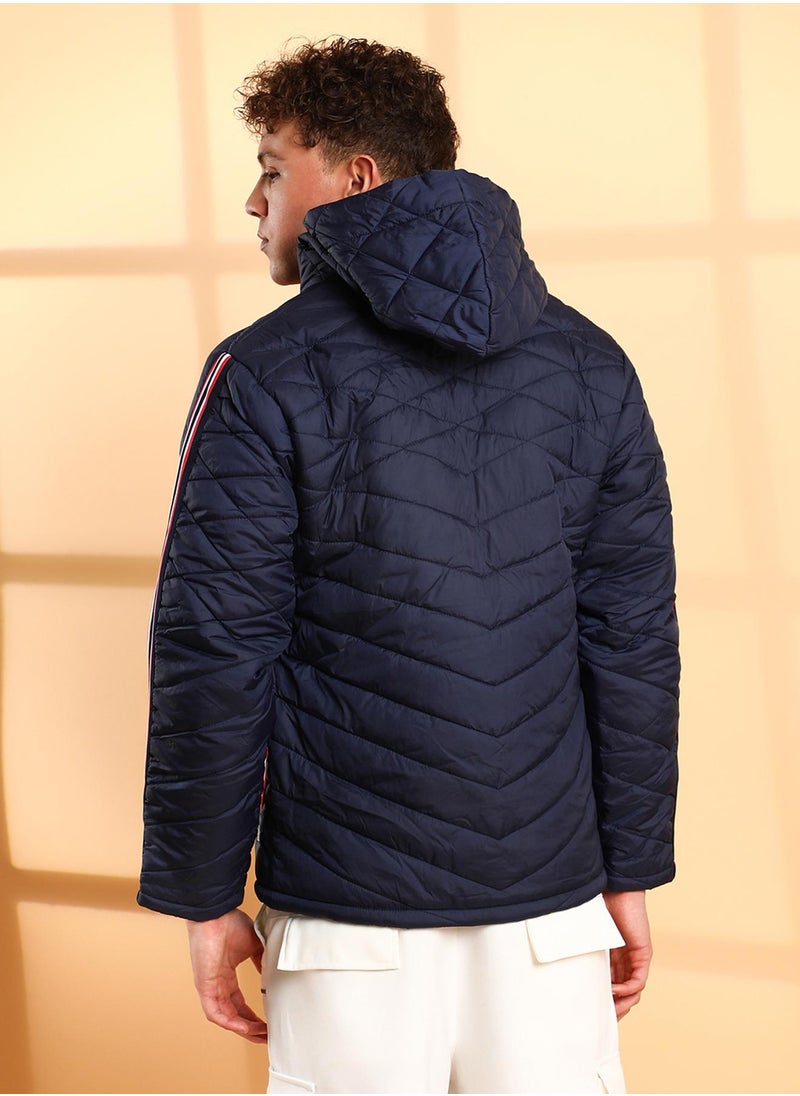 كامبوس سوترا Men's Dark Blue Quilted Puffer Jacket With Contrast Striped Sleeve  - Image 5
