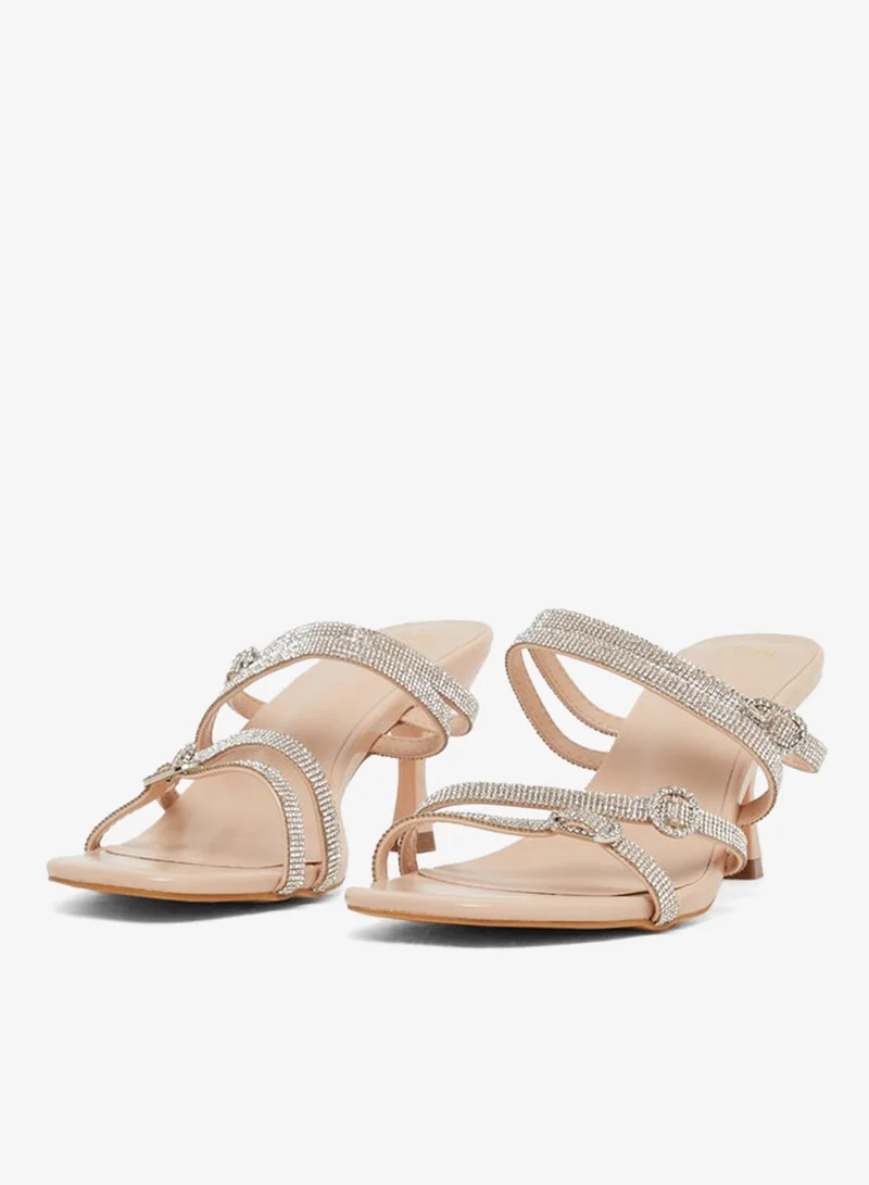 ستايلي صنادل بكعب مزينة بأحزمة