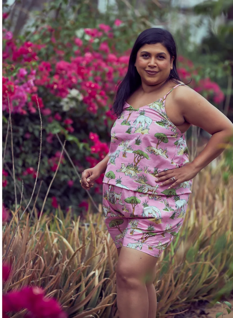 كشمش طقم شورت كامي بوضع الوحش