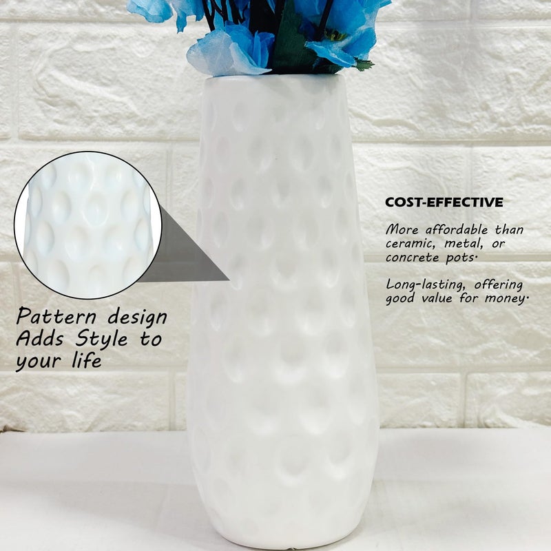 Go Hooked زهرة زرقاء صناعية مع فازة بلاستيكية بيضاء ذات ملمس | زهور مزيفة زهور زخرفية للديكور المنزلي والمكتبي (زهور زرقاء مع فازة) - Image 5