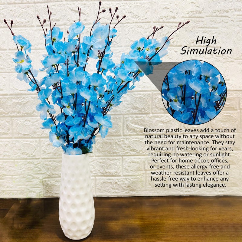 Go Hooked زهرة زرقاء صناعية مع فازة بلاستيكية بيضاء ذات ملمس | زهور مزيفة زهور زخرفية للديكور المنزلي والمكتبي (زهور زرقاء مع فازة) - Image 4