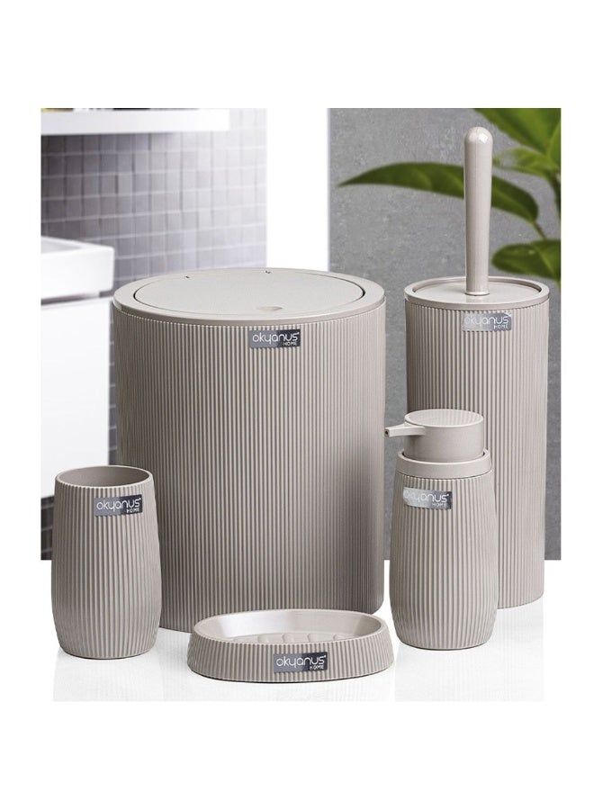 اوكانيوس  طقم إكسسوارات حمام بيلا مكوّن من 5 قطع – تصميم عصري مضلّع مع لمسات بلاستيكية – طقم حمام متين وسهل التنظيف مع سلة مهملات وموزّع صابون وفرشاة مرحاض (بيج) - Image 2