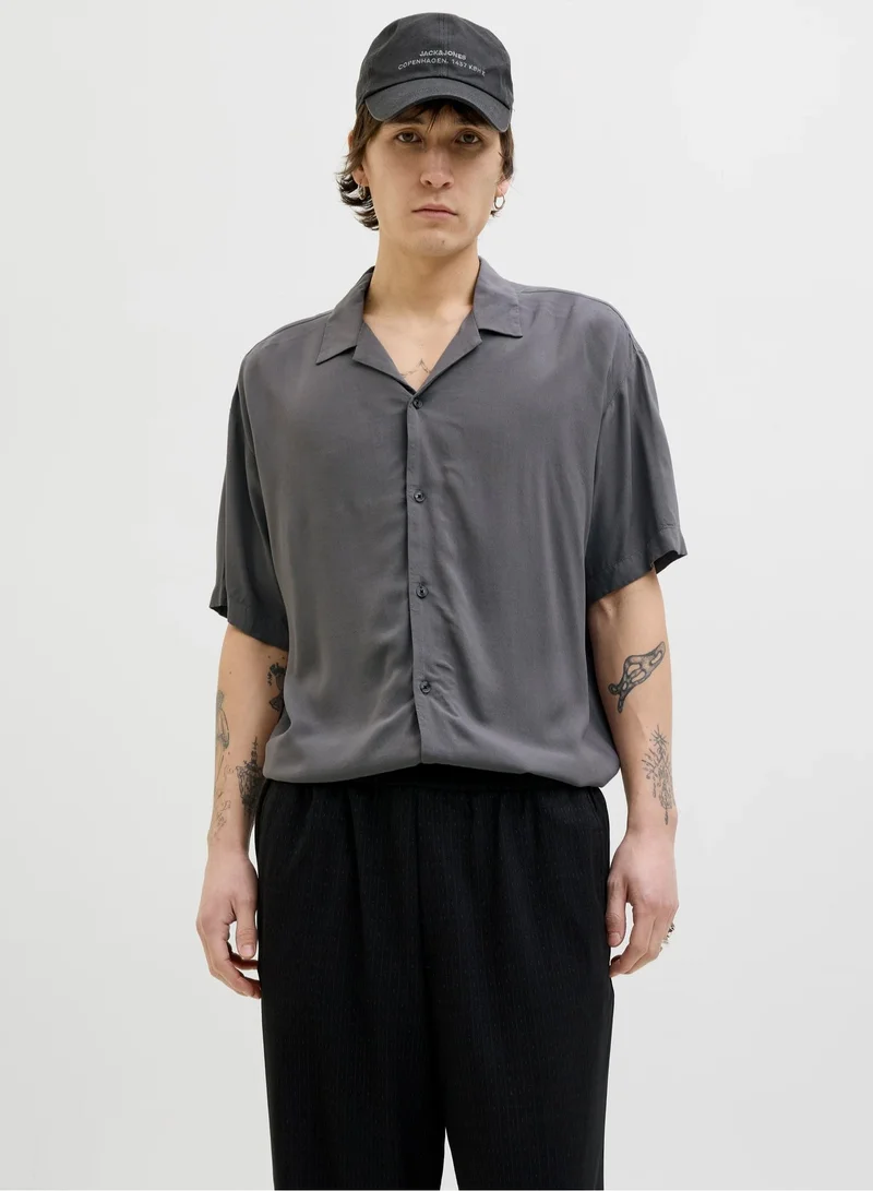 Solid Regular Fit Half Sleeve Shirt