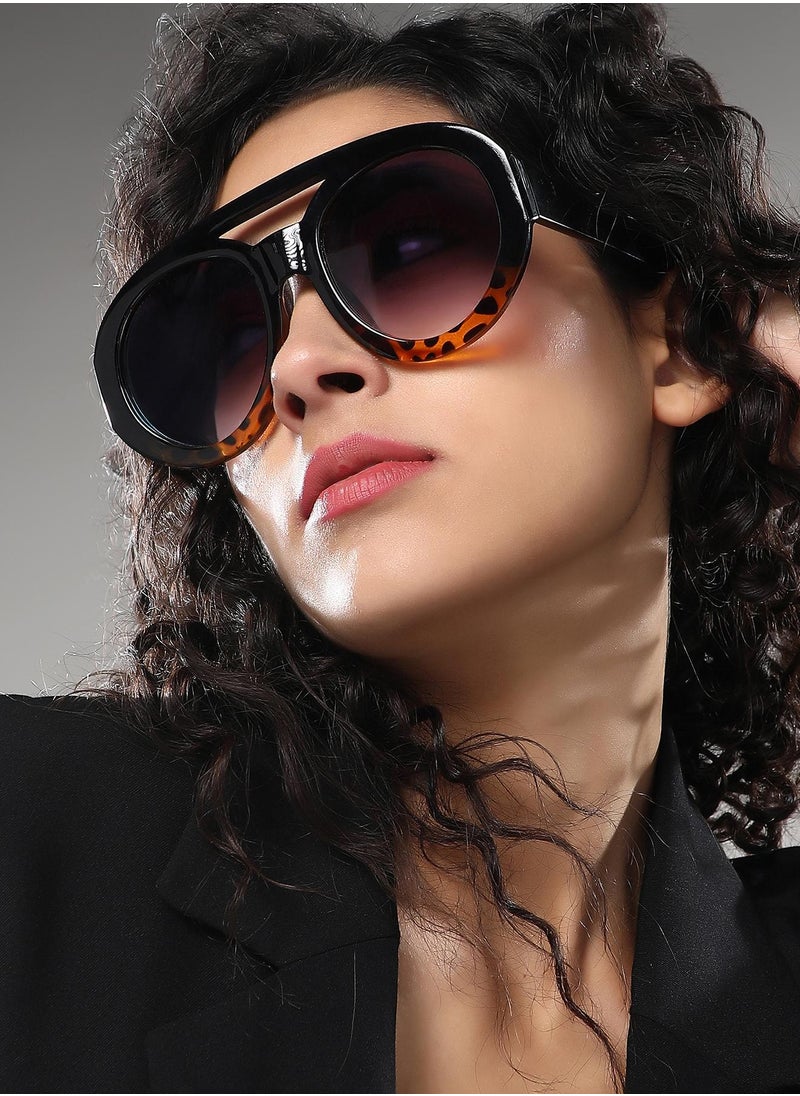 Haute Sauce Polarized Full Rim Shield Sunglasses For Women  - Image 4